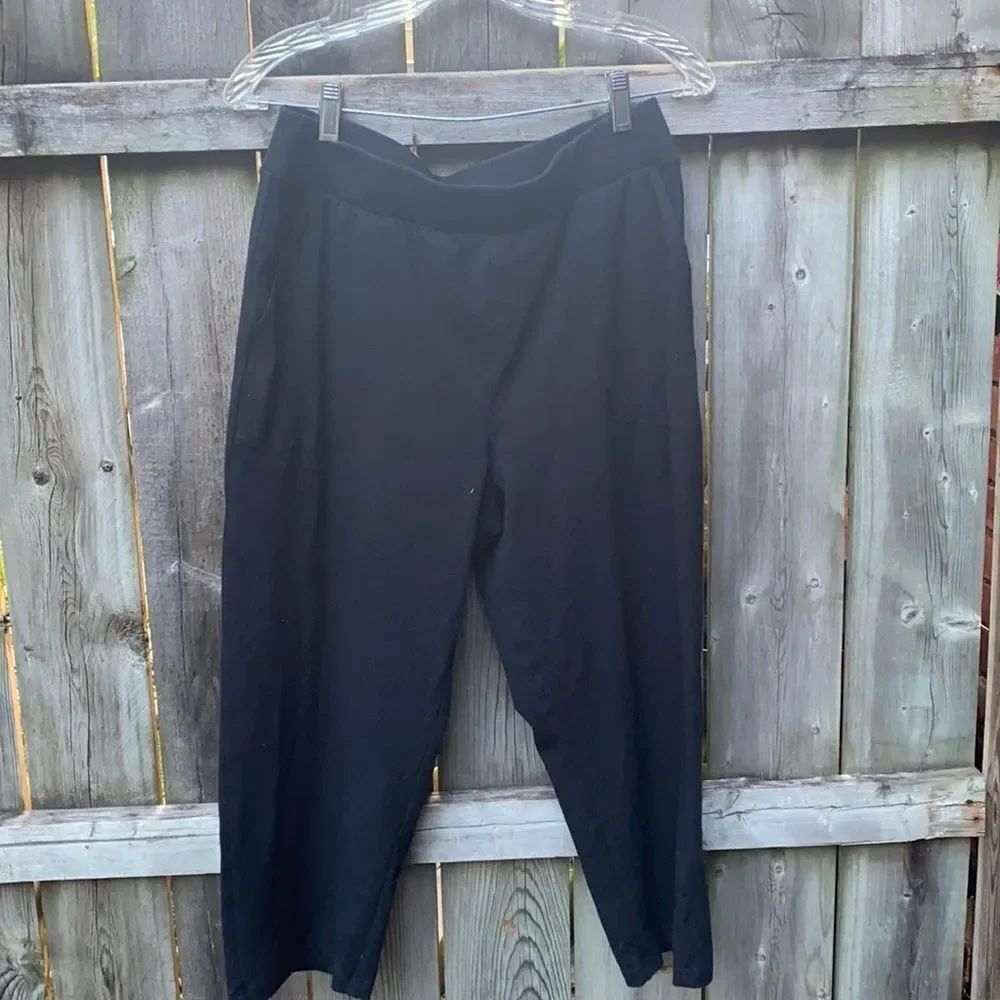 Croft & Barrow Black capris sz. M